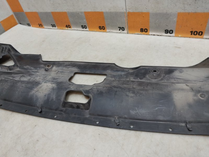 Кожух замка капота