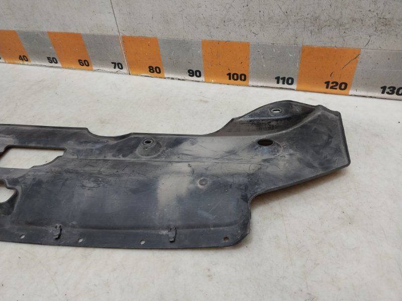 Кожух замка капота