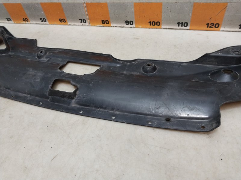 Кожух замка капота