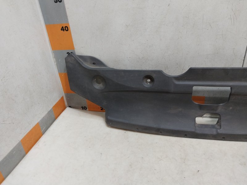 Кожух замка капота