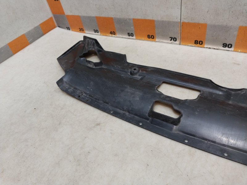 Кожух замка капота