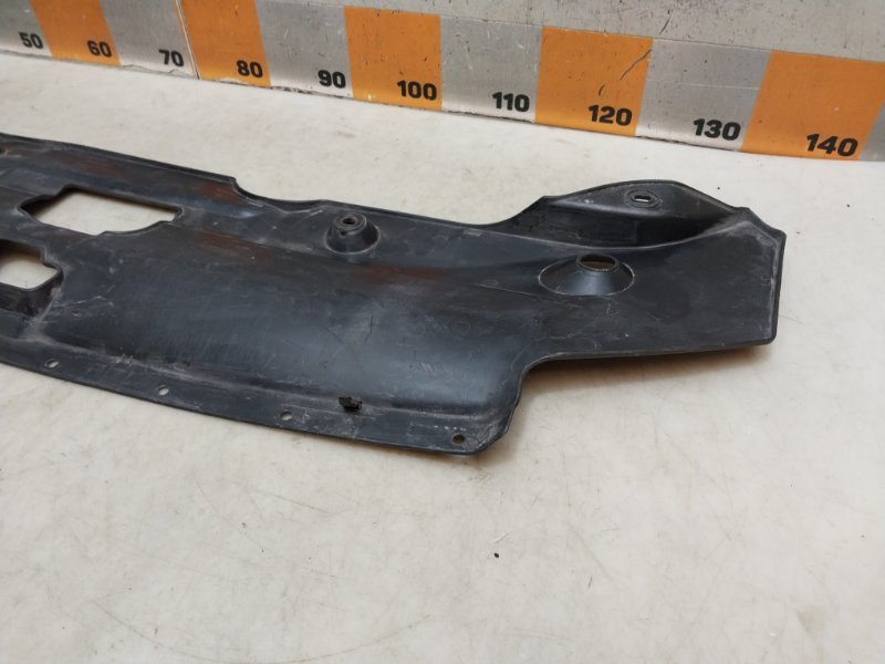 Кожух замка капота