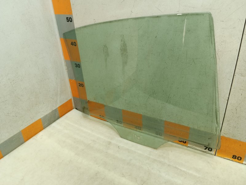 Стекло двери задней левой