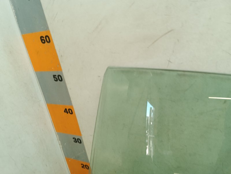 Стекло двери задней левой