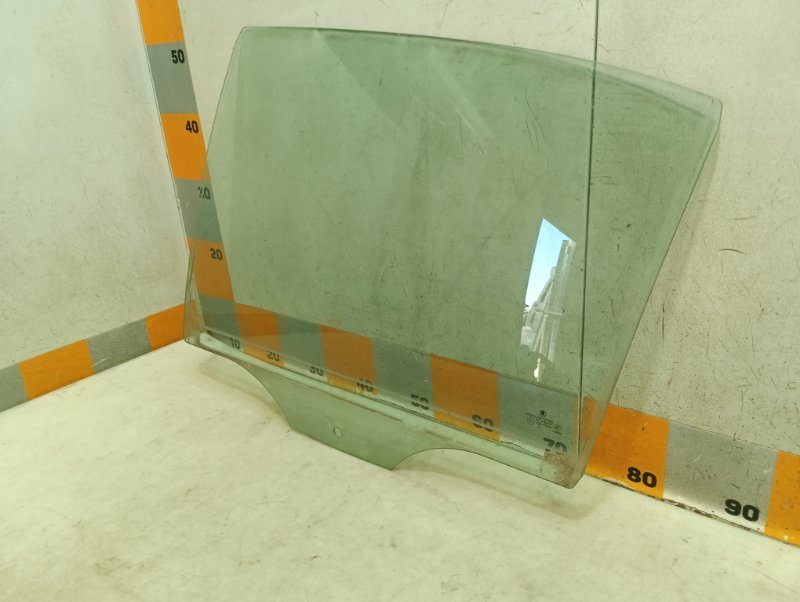 Стекло двери задней левой