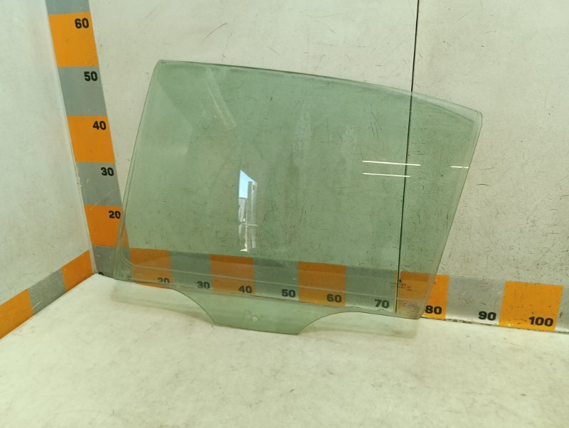 Стекло двери задней левой