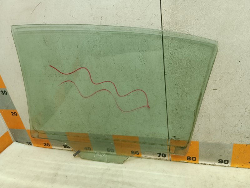 Стекло двери задней правой