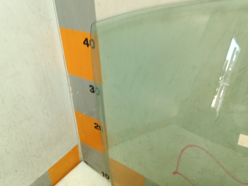 Стекло двери задней правой