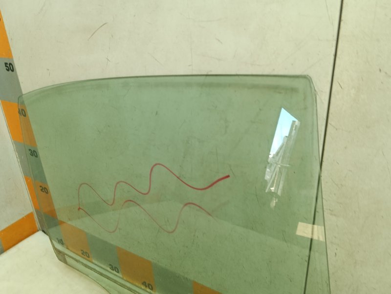 Стекло двери задней правой