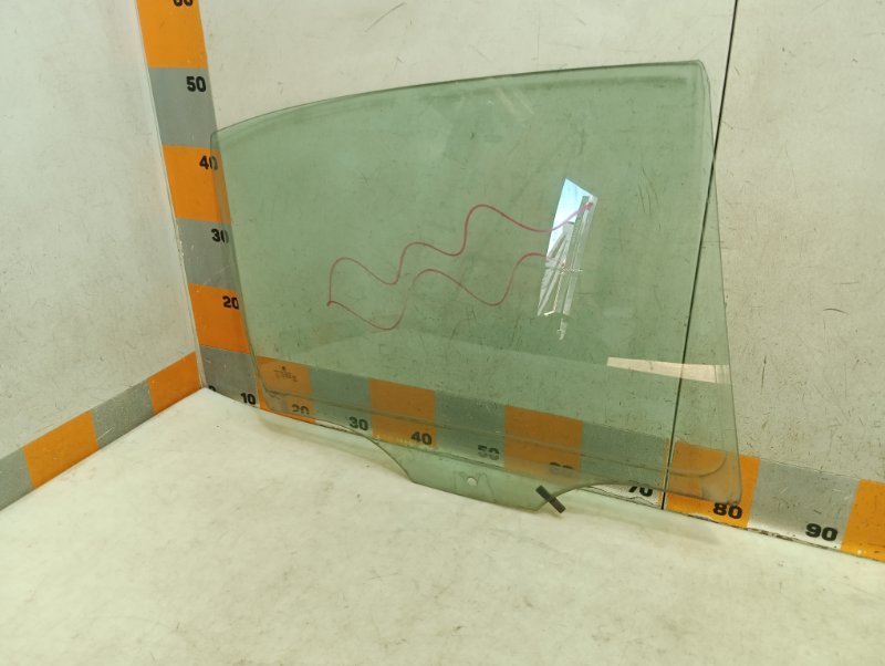 Стекло двери задней правой