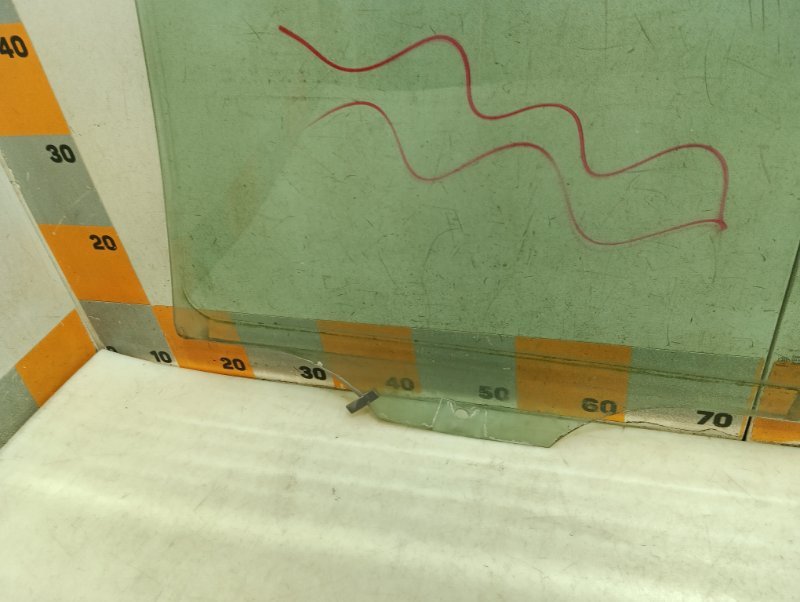 Стекло двери задней правой