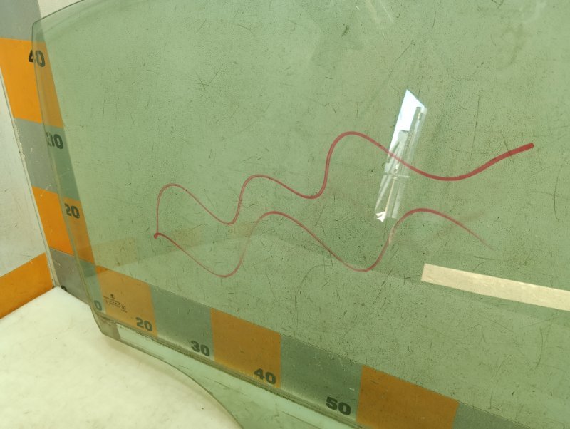 Стекло двери задней правой