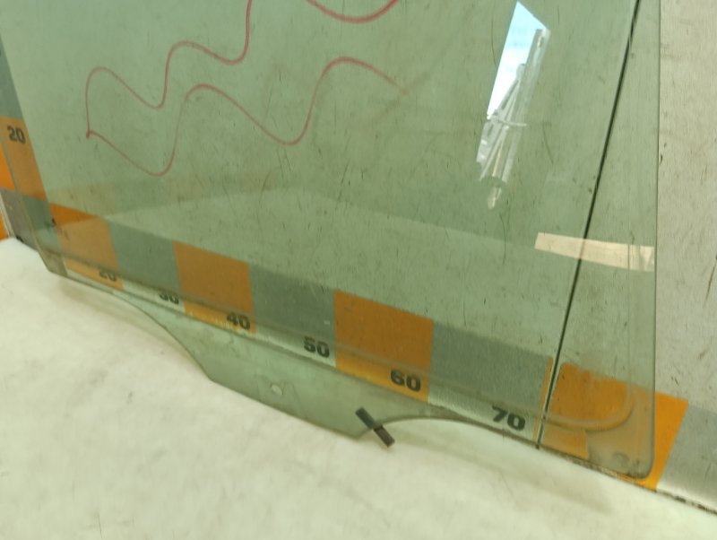 Стекло двери задней правой