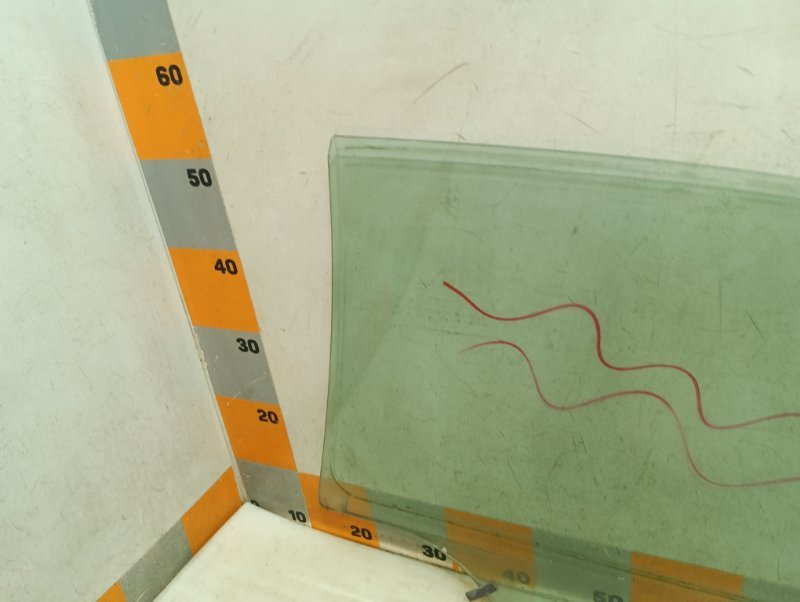 Стекло двери задней правой