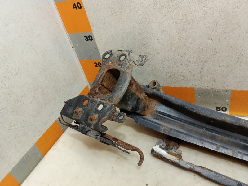 Усилитель переднего бампера