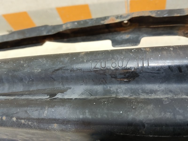 Усилитель переднего бампера