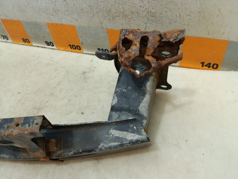 Усилитель переднего бампера