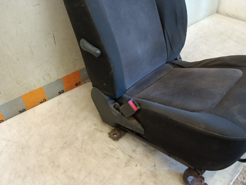 Сиденье переднее левое