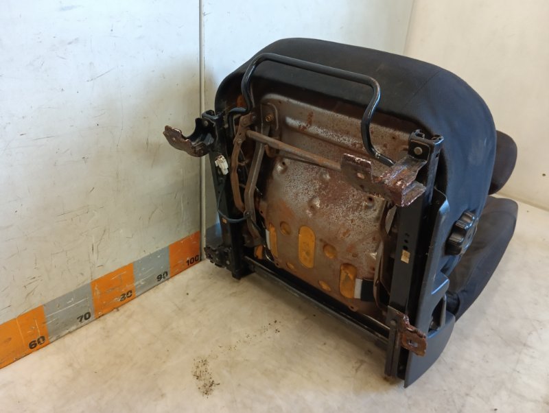 Сиденье переднее левое