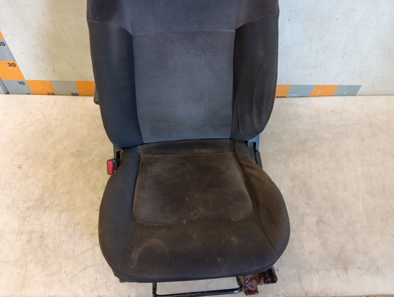 Сиденье переднее левое