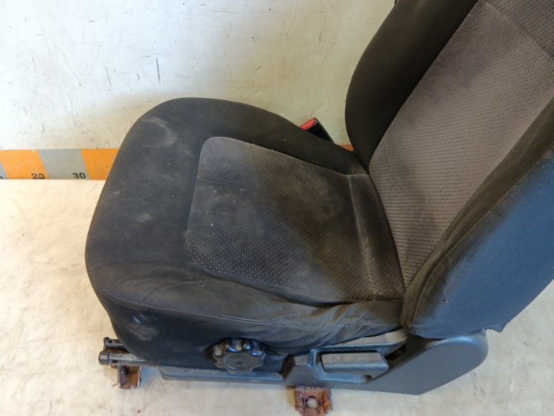 Сиденье переднее левое