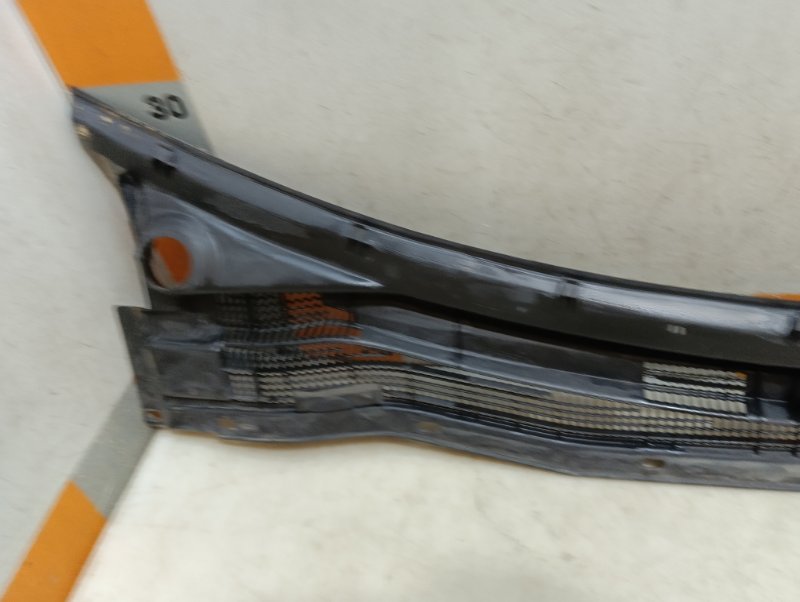 Решетка стеклоочистителей (Жабо)