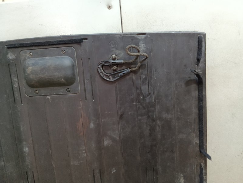 Пол багажника