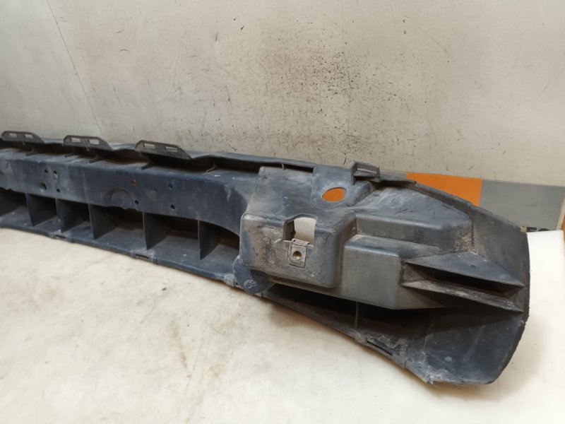 Усилитель переднего бампера