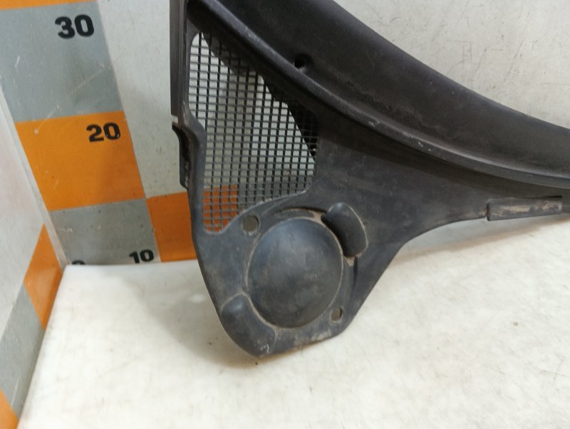 Планка под лобовое стекло