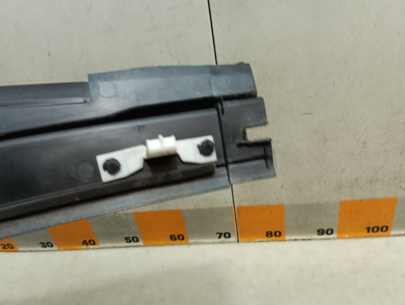 Планка под лобовое стекло