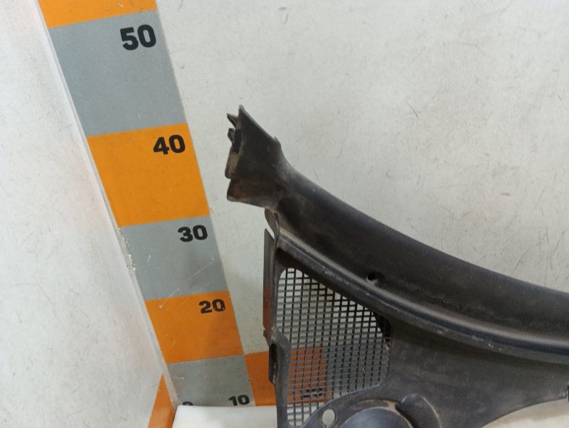 Планка под лобовое стекло