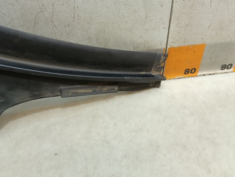 Планка под лобовое стекло