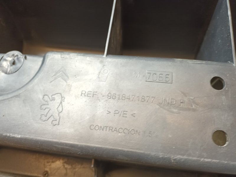 Усилитель переднего бампера