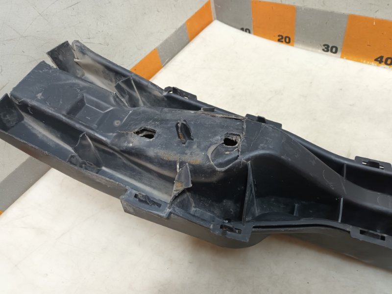 Усилитель переднего бампера