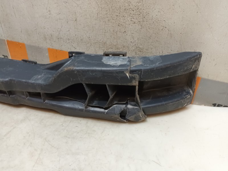 Усилитель переднего бампера