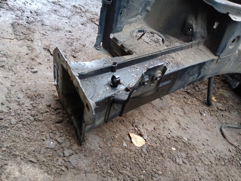 Лонжерон передний правый