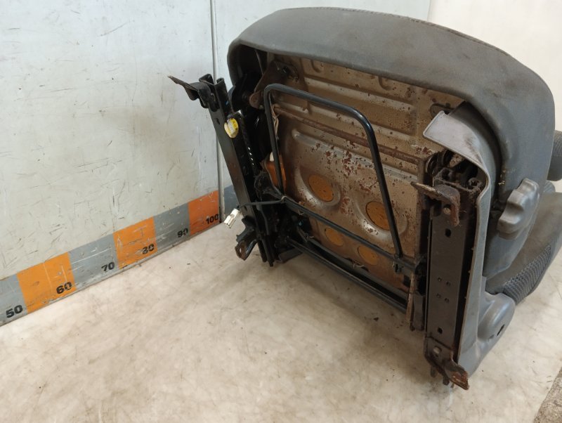 Сиденье переднее левое