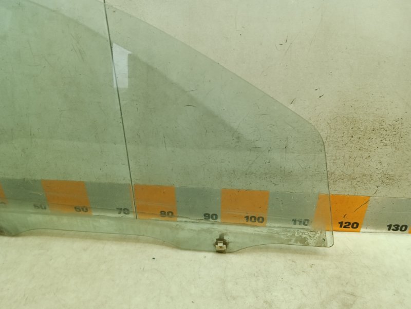 Стекло двери передней правой