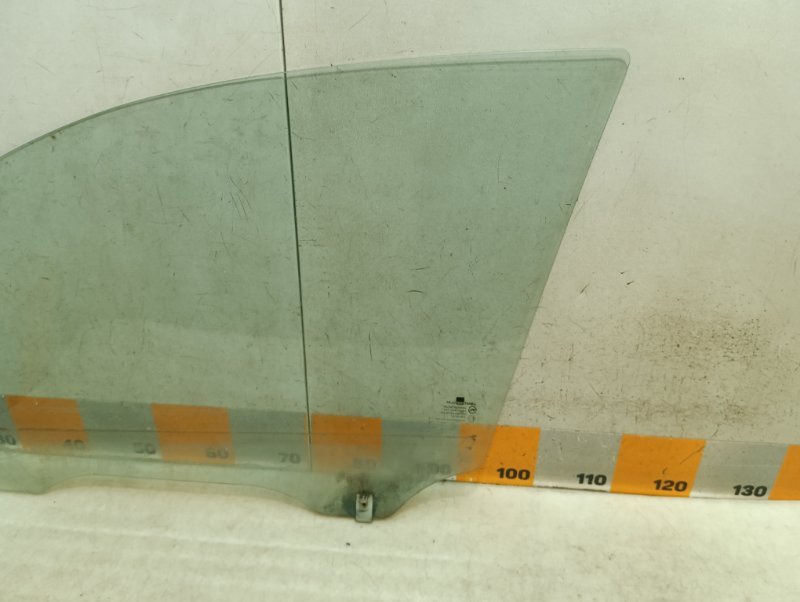 Стекло двери передней правой