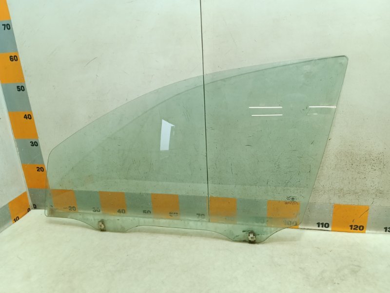 Стекло двери передней левой