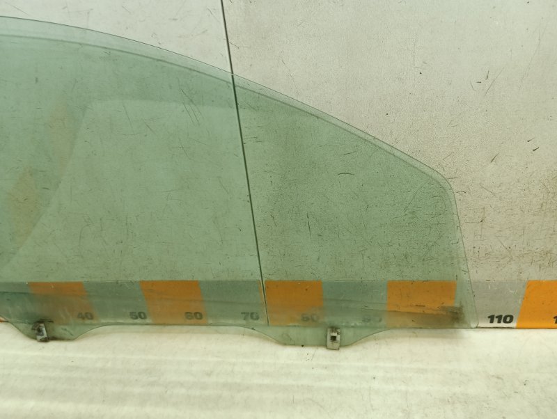 Стекло двери передней левой