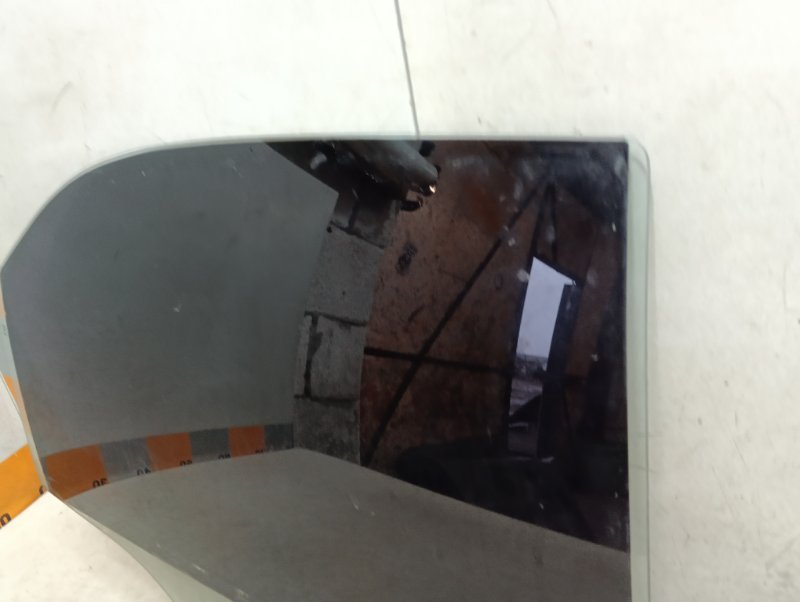 Стекло двери задней правой