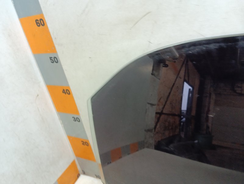 Стекло двери задней правой