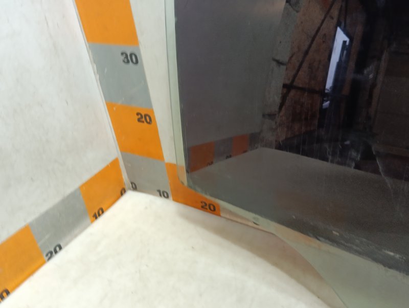 Стекло двери задней правой