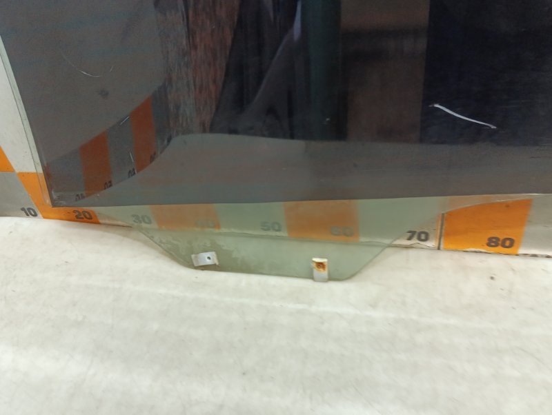 Стекло двери задней правой