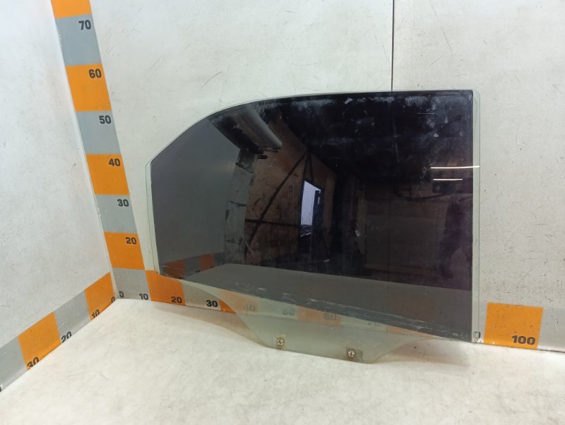 Стекло двери задней правой