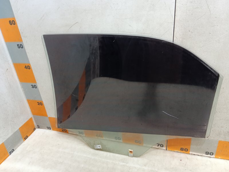 Стекло двери задней правой