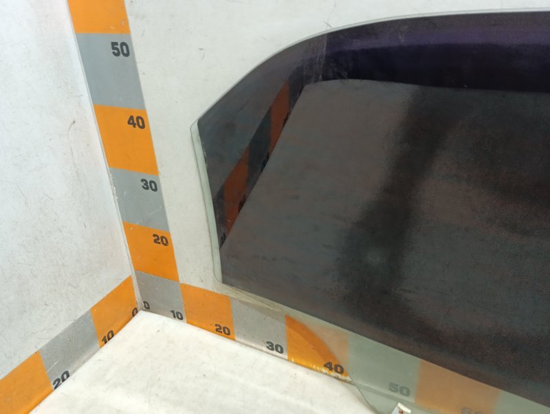 Стекло двери задней левой