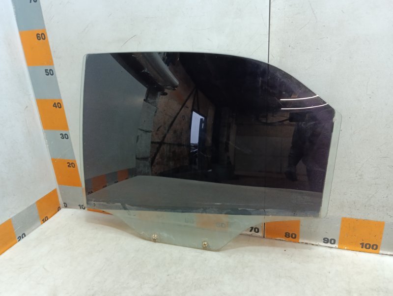 Стекло двери задней левой