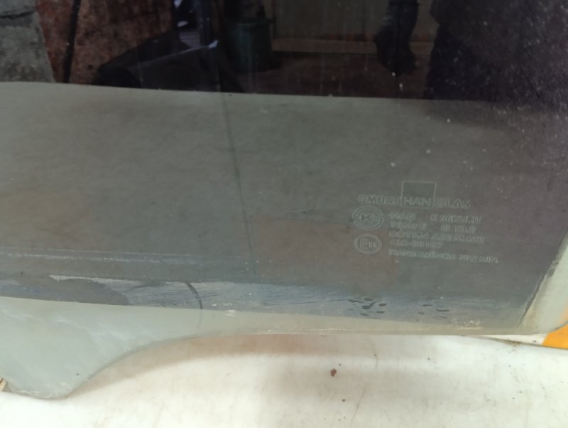 Стекло двери задней левой